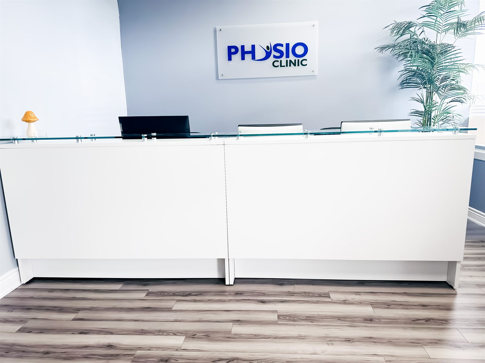 Circle Physiotherapy Brampton reception desk and waiting area